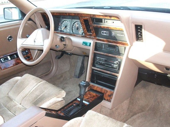 chrysler lebaron 1989 interieur