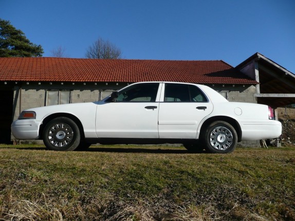 ford-crown-victoria-v8