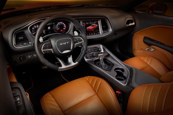 dodge challenger hellcat interieur