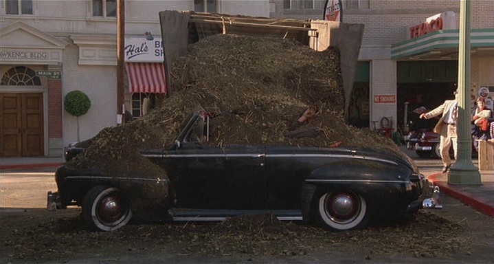 Finalement, la voiture aura bien survécu à la tonne de fumier !