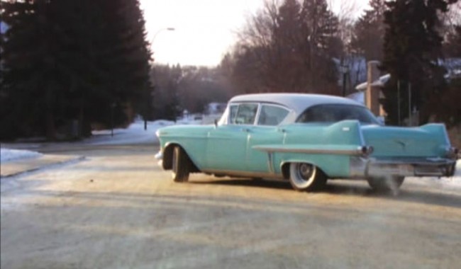 cadillac-sedan-deville-57-neige