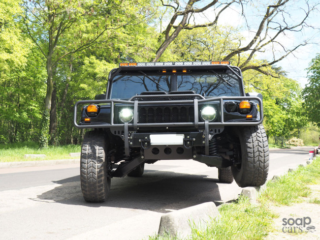 Les bordures en béton n'empêcheront jamais un Hummer de passer !