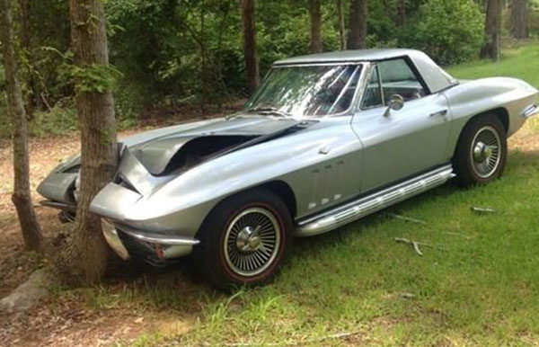 corvette-accident-arbre