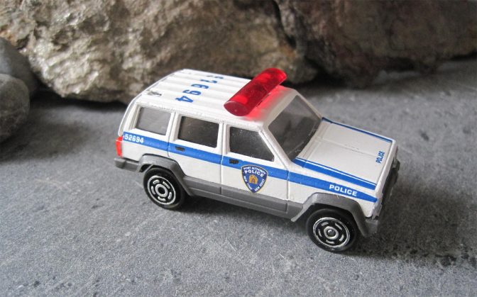 jeep-cherokee-police-majorette