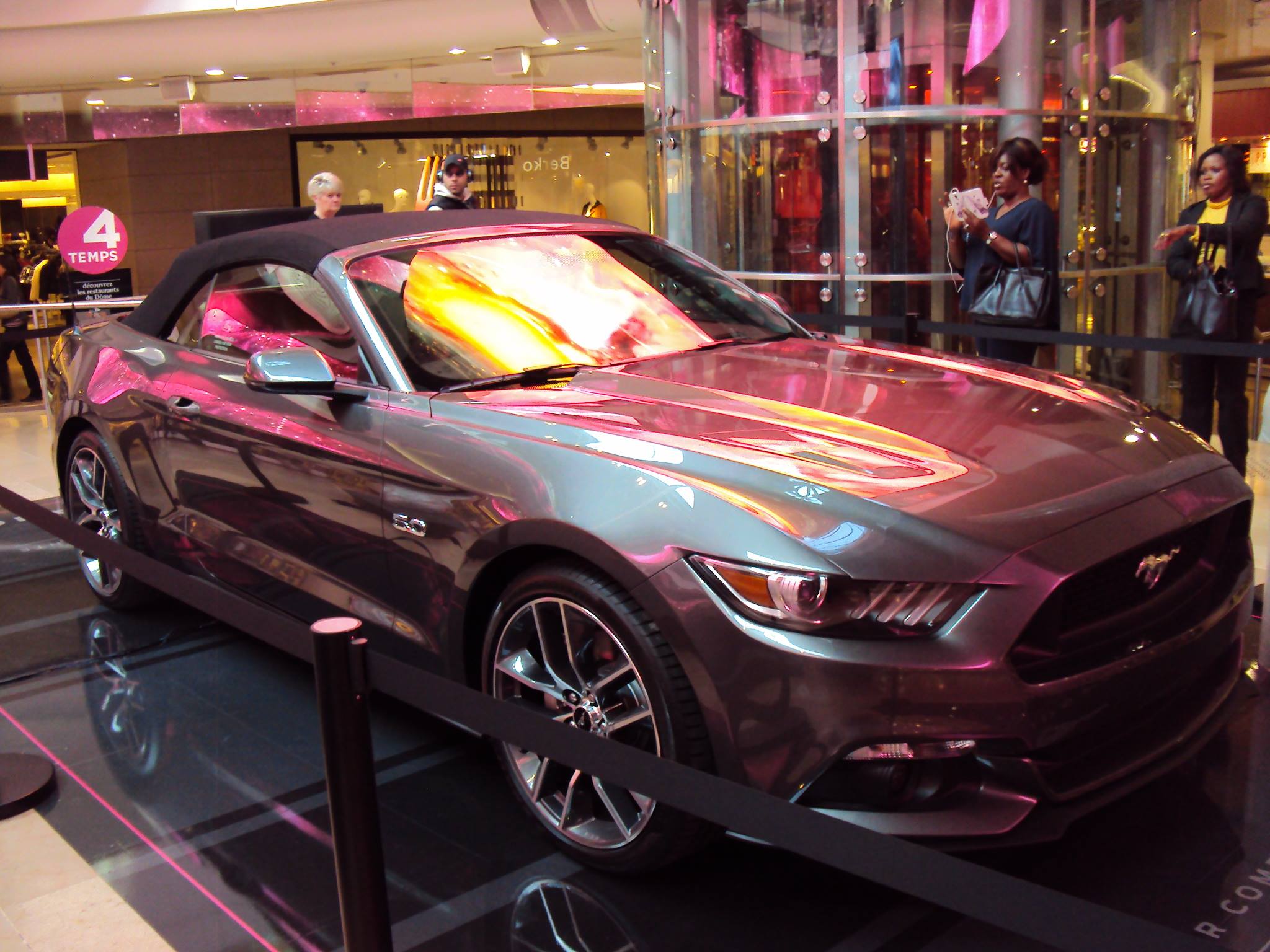 ford-mustang-2014-la-defense