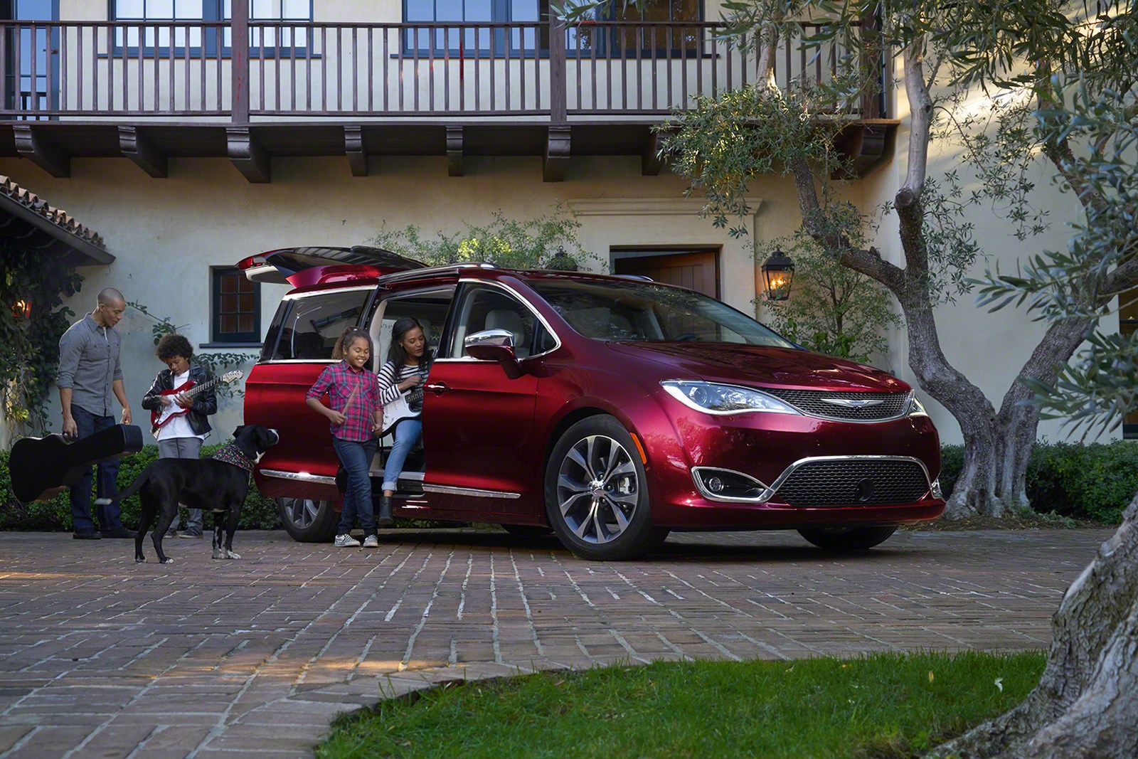 chrysler-pacifica-2017 (1)